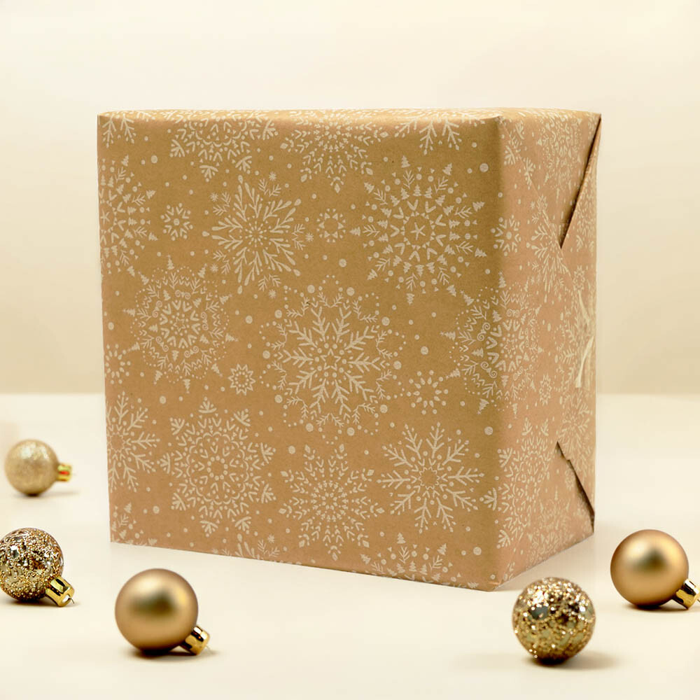 Geschenkpapiere Weihnachten Shop Rollen braun - Schneekristalle weiß 70 cm